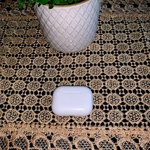 Airpods 2nd Generation - Magsafe - Noise cancellation - White - NEW AND SEALED!!